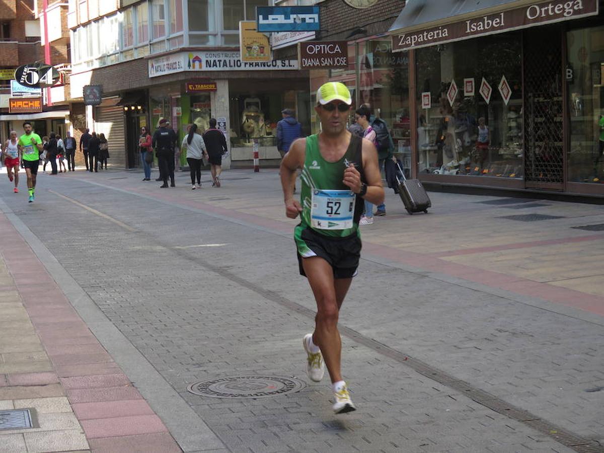 Fotos: La Media Maratón, a su paso por Burgo Nuevo e Independencia