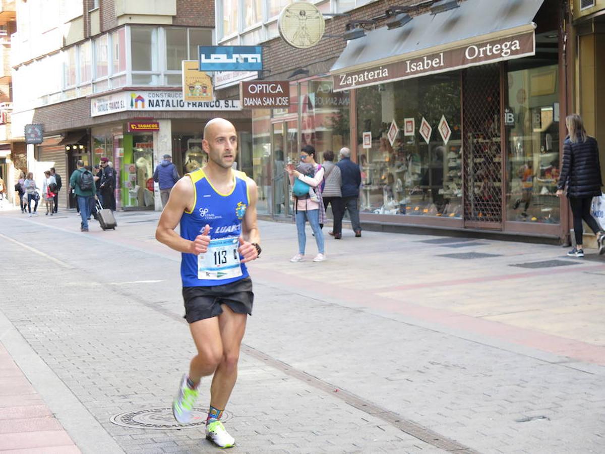 Fotos: La Media Maratón, a su paso por Burgo Nuevo e Independencia