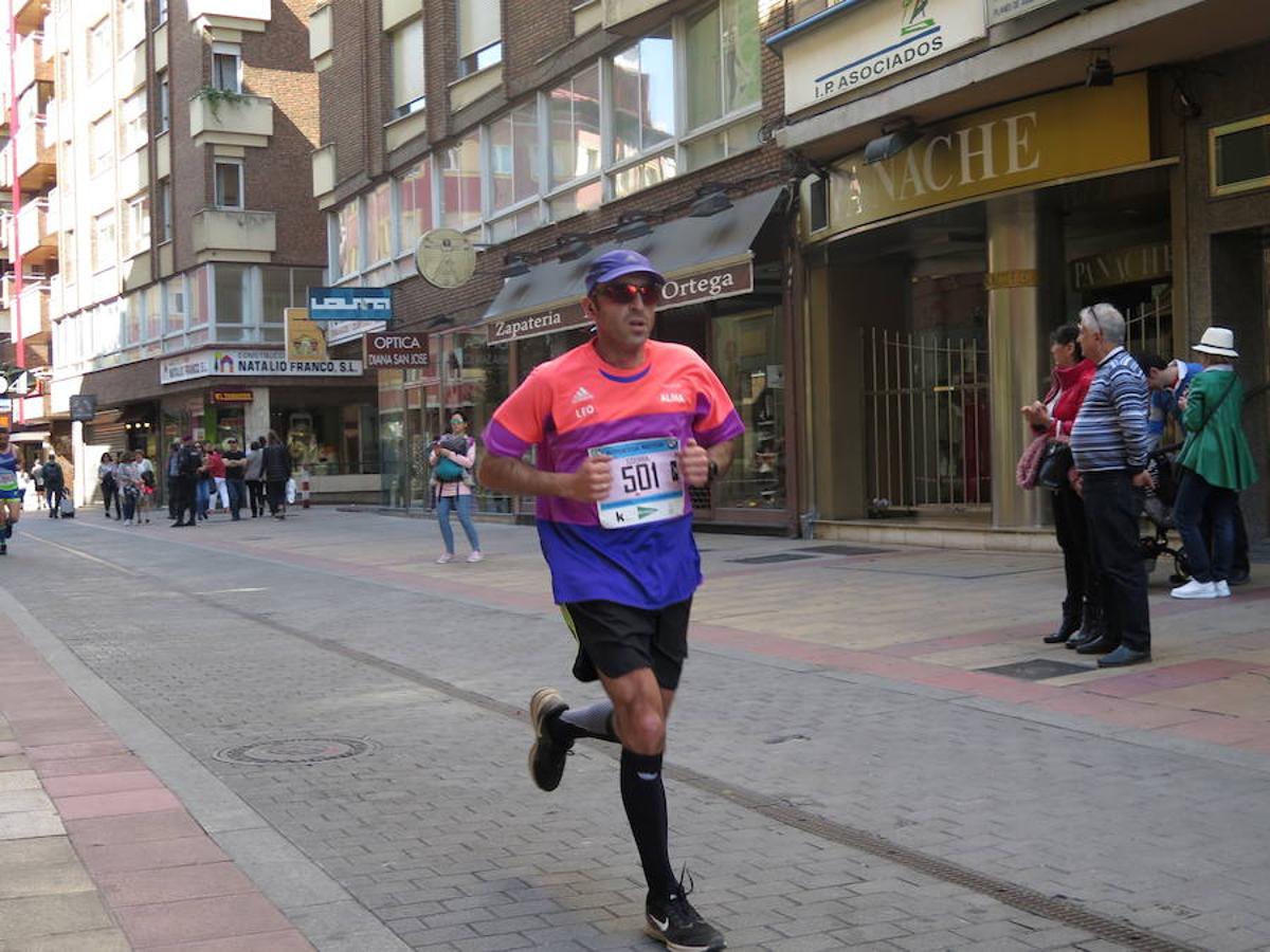 Fotos: La Media Maratón, a su paso por Burgo Nuevo e Independencia