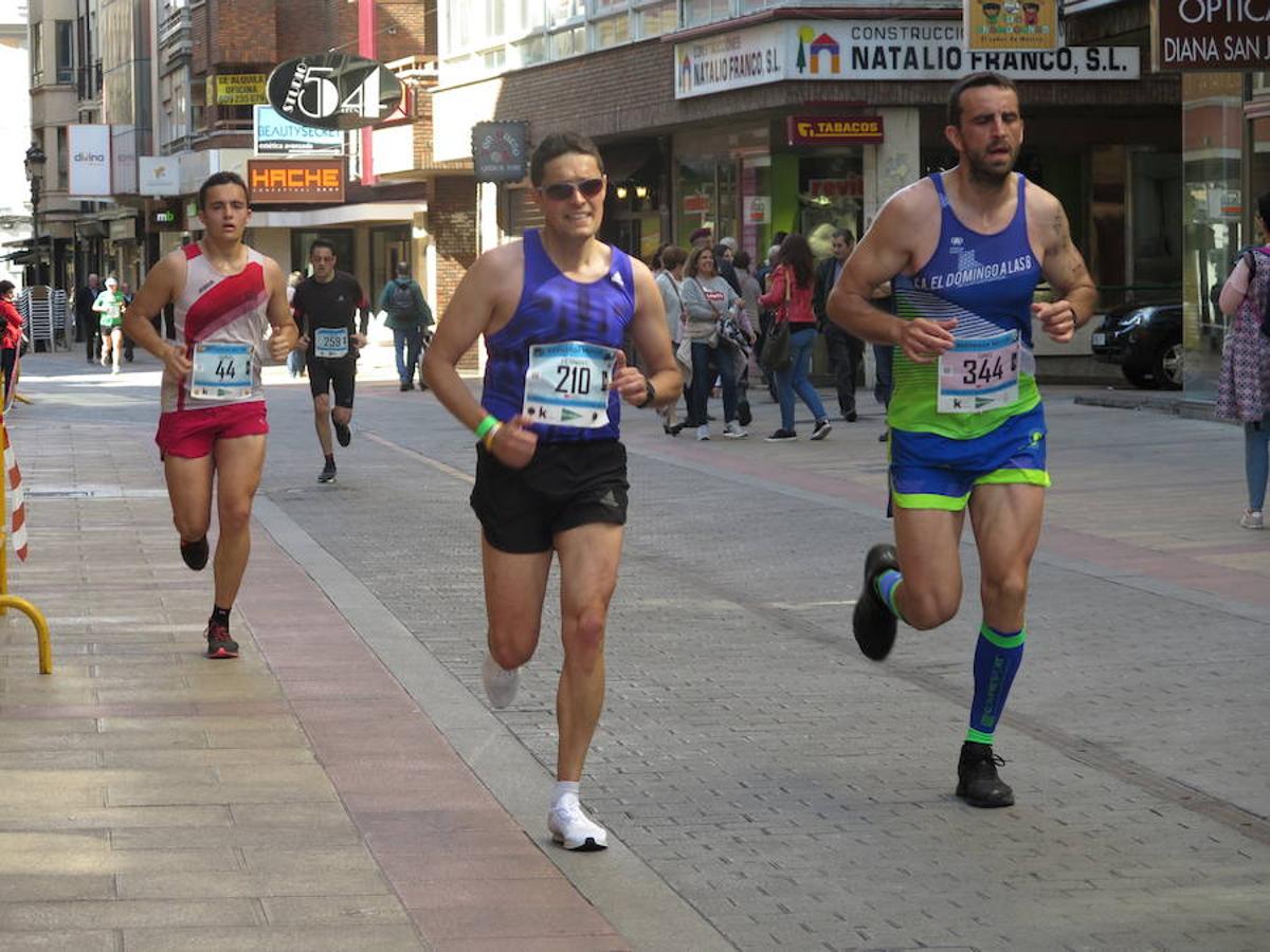 Fotos: La Media Maratón, a su paso por Burgo Nuevo e Independencia