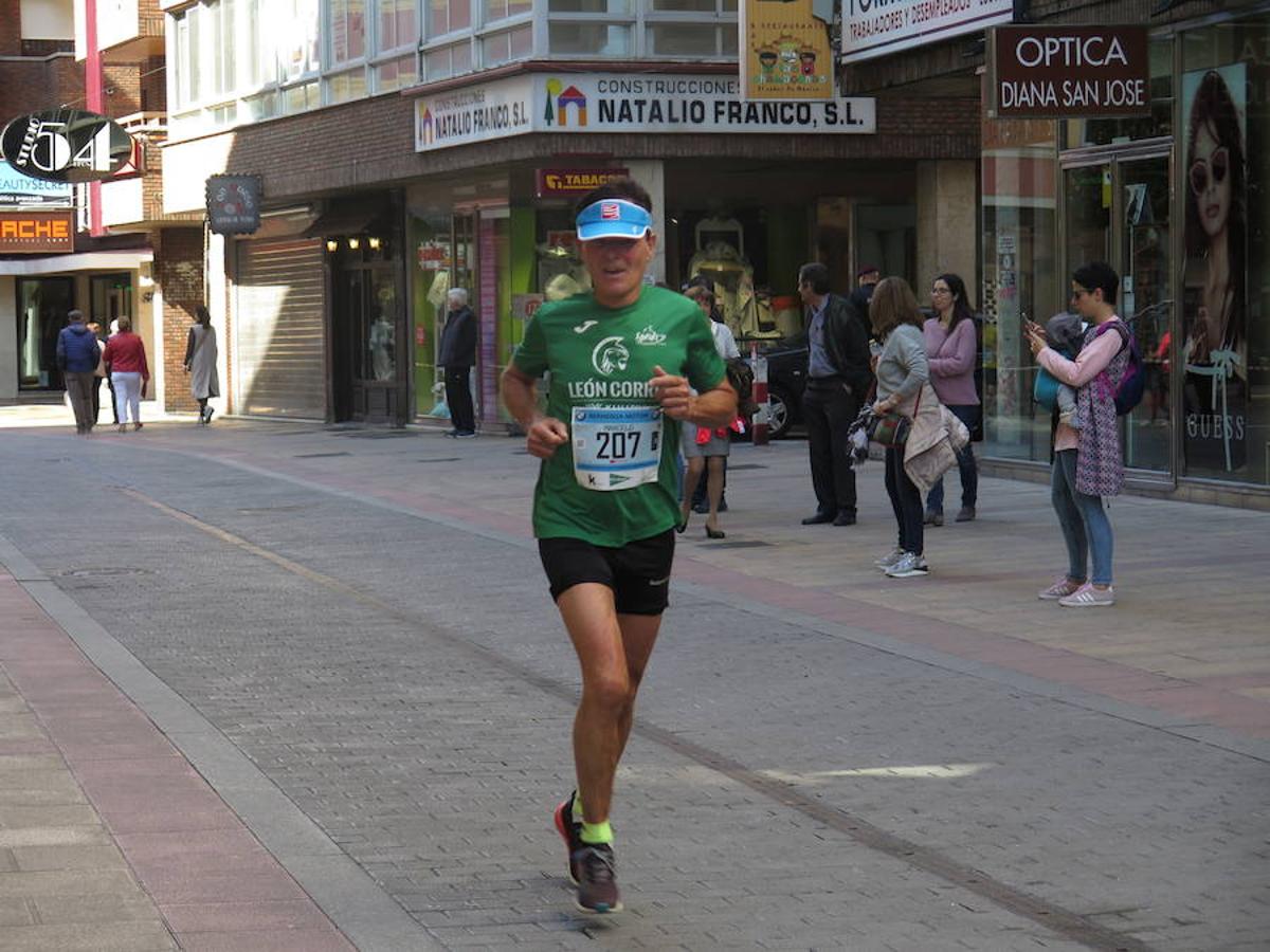 Fotos: La Media Maratón, a su paso por Burgo Nuevo e Independencia