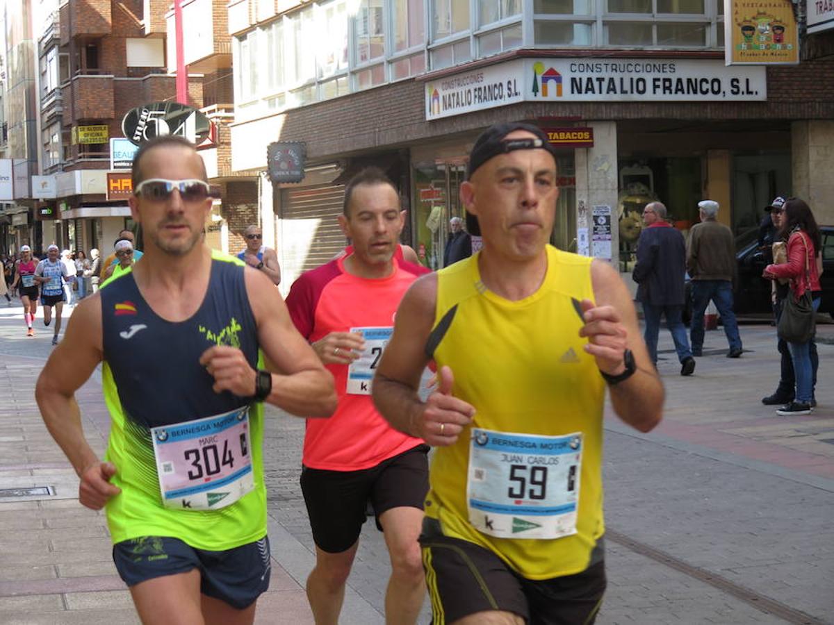 Fotos: La Media Maratón, a su paso por Burgo Nuevo e Independencia