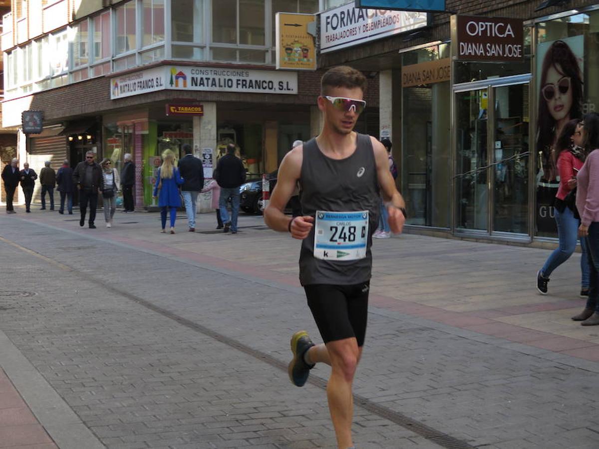 Fotos: La Media Maratón, a su paso por Burgo Nuevo e Independencia