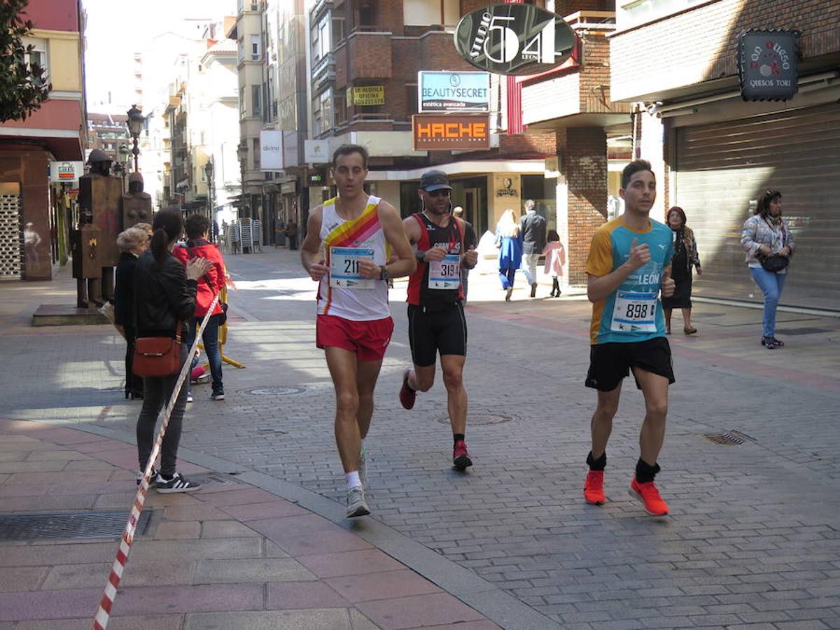 Fotos: La Media Maratón, a su paso por Burgo Nuevo e Independencia