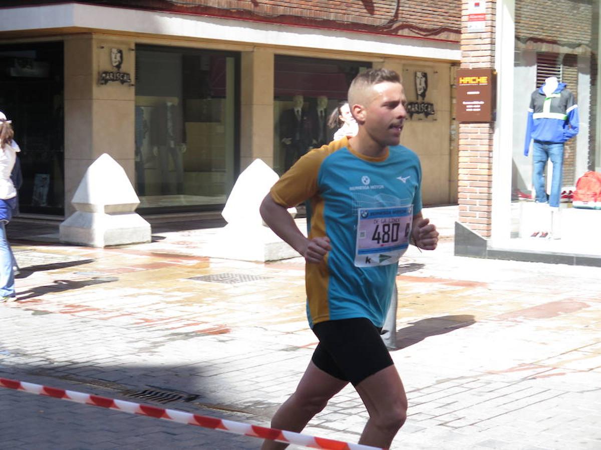 Fotos: La Media Maratón, a su paso por Burgo Nuevo e Independencia