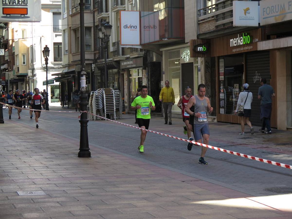 Fotos: La Media Maratón, a su paso por Burgo Nuevo e Independencia