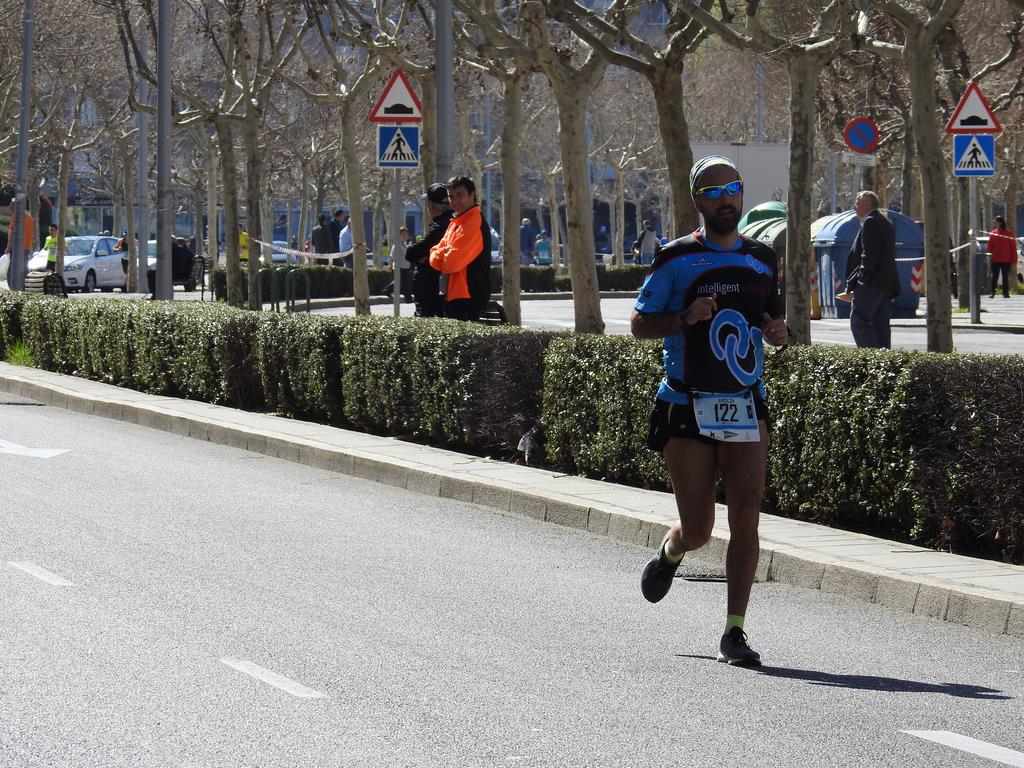 Las calles de León han acogido en la jornada dominical y con una gran participación su tradicional 'Media maratón'. La jornada se ha visto acompañada por el buen tiempo.