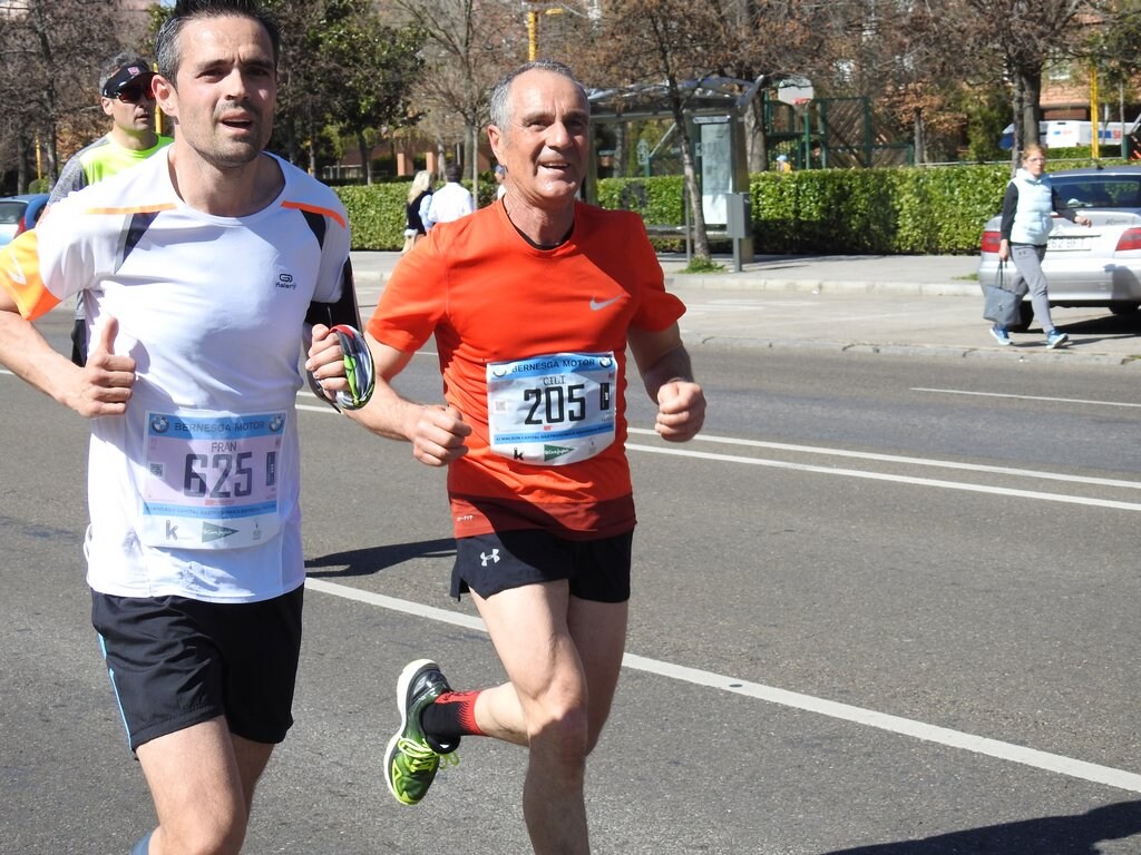 Las calles de León han acogido en la jornada dominical y con una gran participación su tradicional 'Media maratón'. La jornada se ha visto acompañada por el buen tiempo.