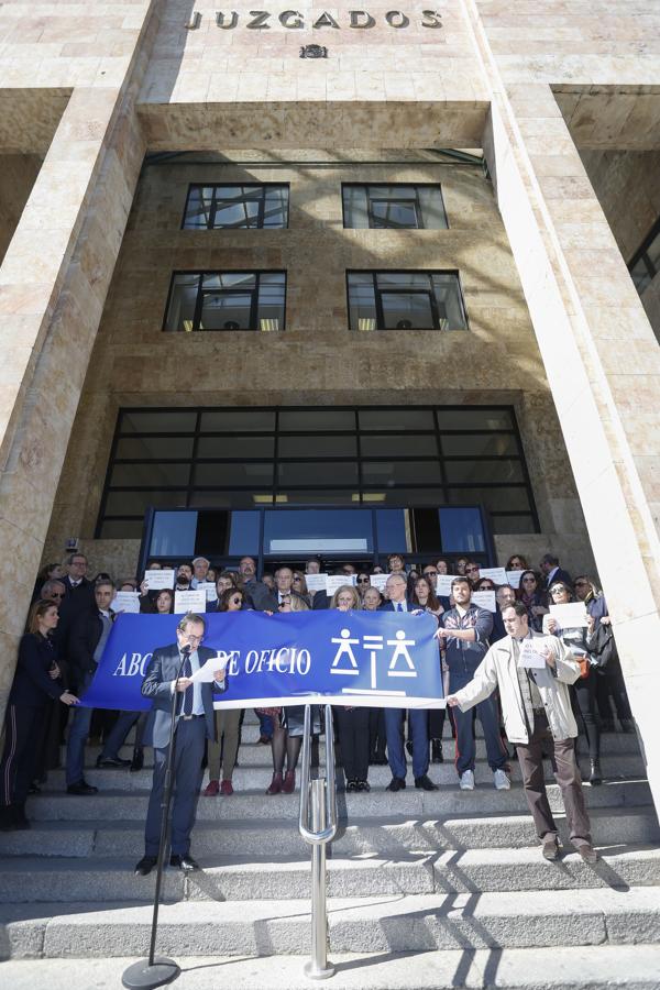 Fotos: Concentración de abogados en defensa del turno de oficio