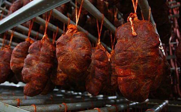 Leonoticias recorre la provincia para descubrir lo que esconden los productos de León avalados con un sello de calidad, en la primera parada conocemos la manzana reineta, la pera conferencia, la castaña, la cereza, el pimiento asado y, como no, el emblema culinario de la comarca bercina