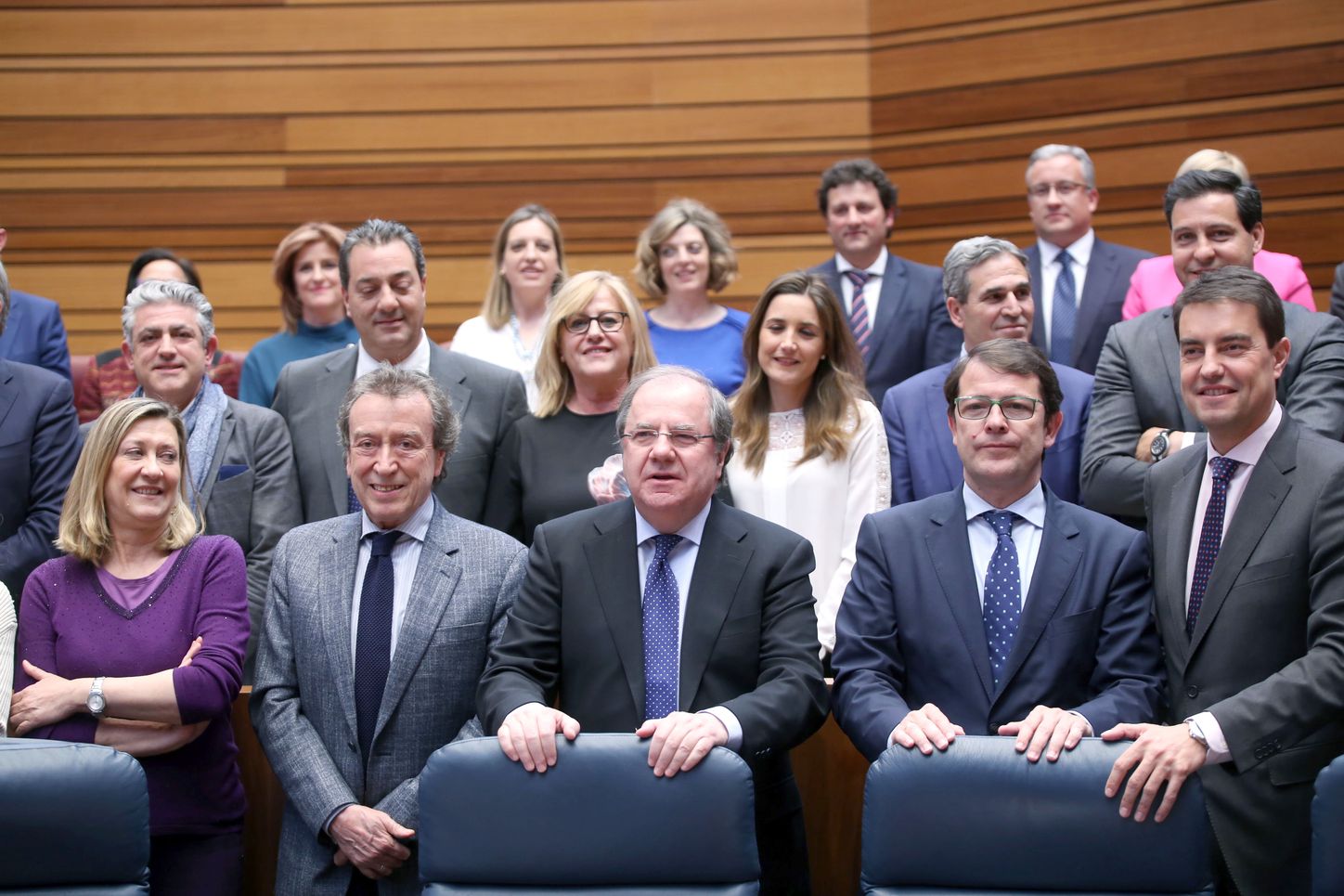 El presidente de la Junta, Juan Vicente Herrera, se despide tras participar en el último pleno de la legislatura en las Cortes de Castilla y León