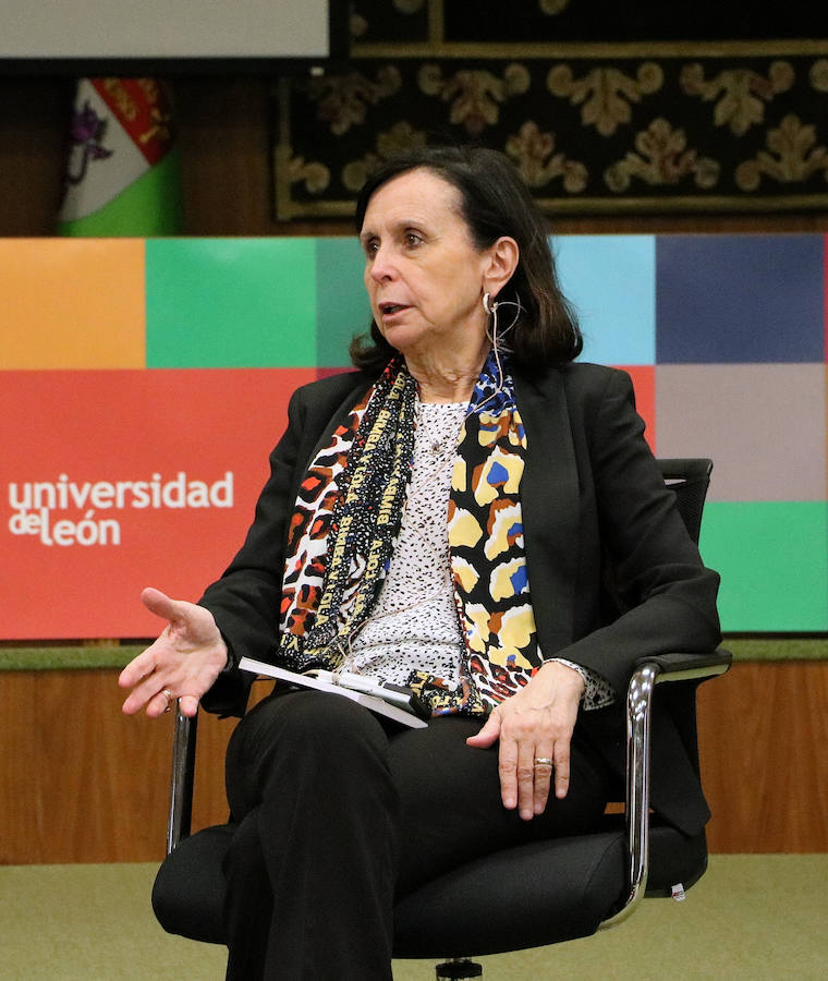 Emilia Casas, ex presidenta del Tribunal Constitucional, y José María Fidalgo, ex secretario general de CCOO, protagonizaron el ciclo del 40 aniversario de la ULE. 