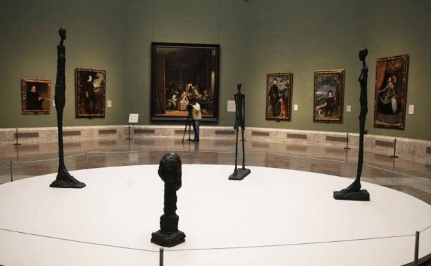 Obras de Giacometti en la sala de 'Las meninas' de Velázquez en el Museo del Prado