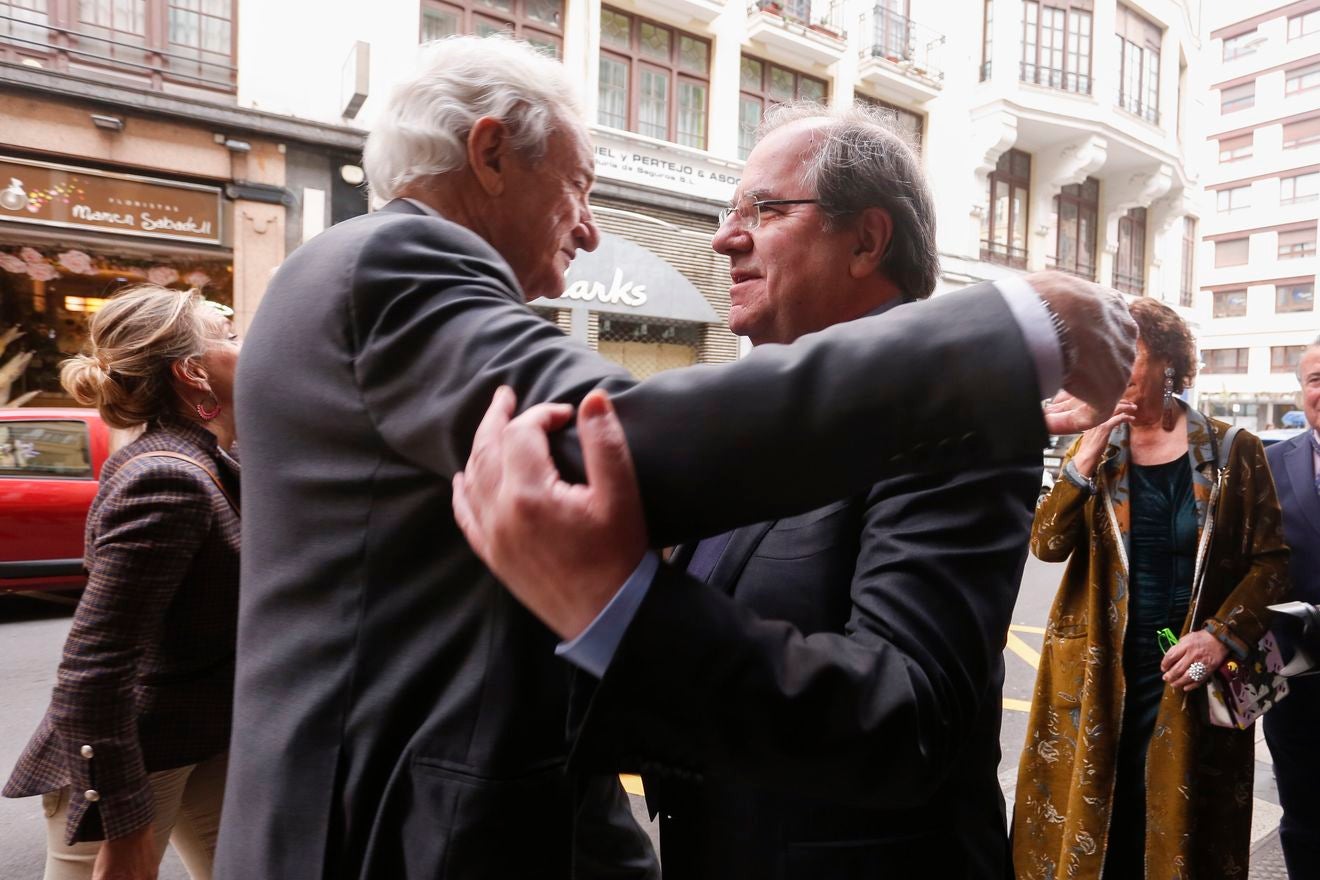 El presidente de la Junta, Juan Vicente Herrera, asiste al acto de presentación del libro 'Leoneses del Año' y al posterior Filandón con Juan Pedro Aparicio, Luis Mateo Díez, José María Merino y Alfonso García