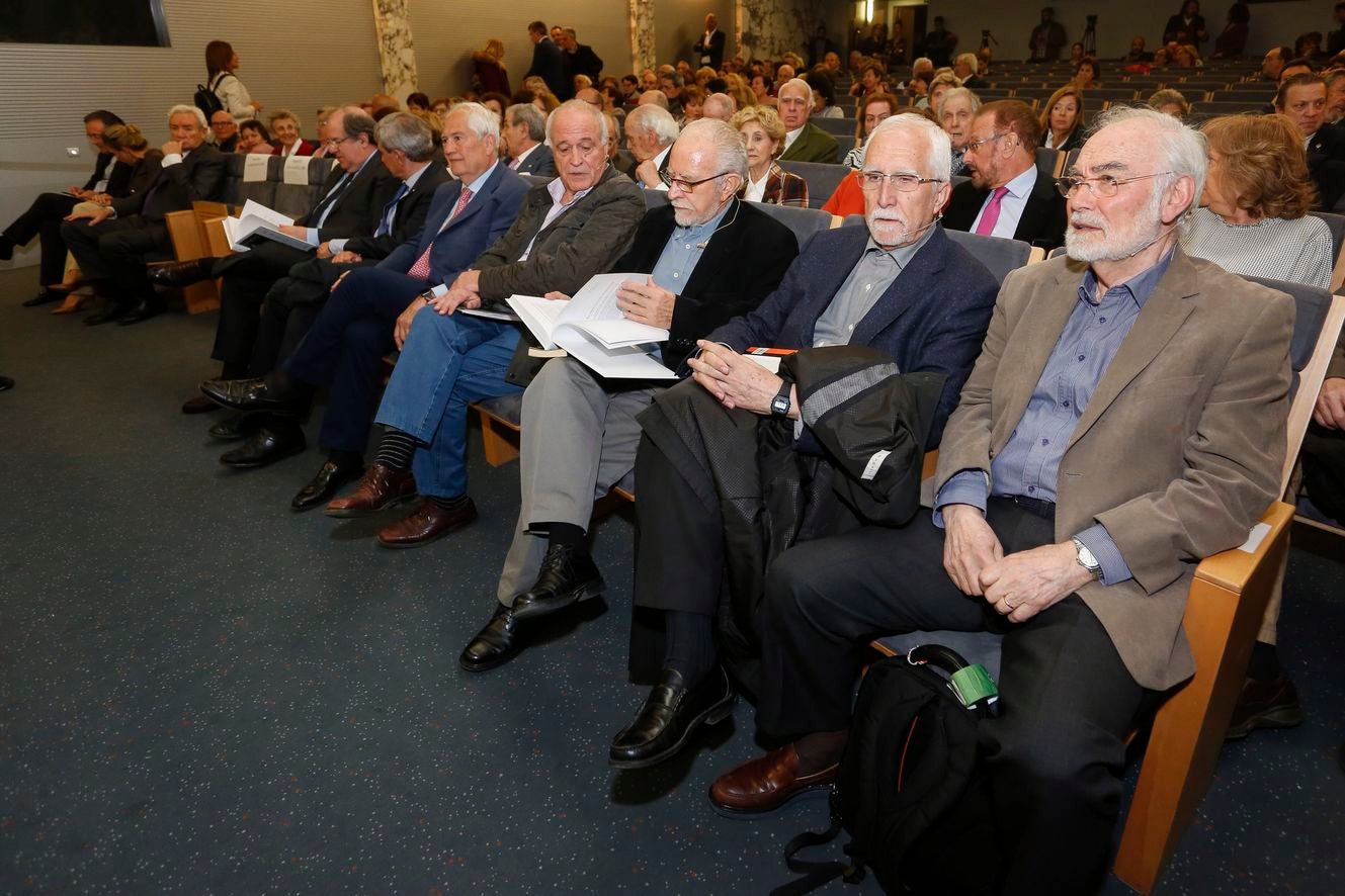 El presidente de la Junta, Juan Vicente Herrera, asiste al acto de presentación del libro 'Leoneses del Año' y al posterior Filandón con Juan Pedro Aparicio, Luis Mateo Díez, José María Merino y Alfonso García