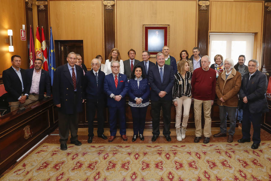 Fotos: Los miembros de la primera corporación municipal de la democracia se han vuelto a reunir con motivo del cuarenta aniversario de las primeras elecciones municipales de la democracia