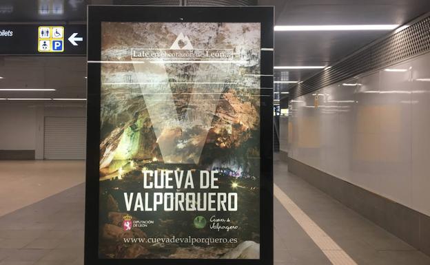 Promoción de la Cueva de Valporquero en el intercambiador de Plaza de Castilla.