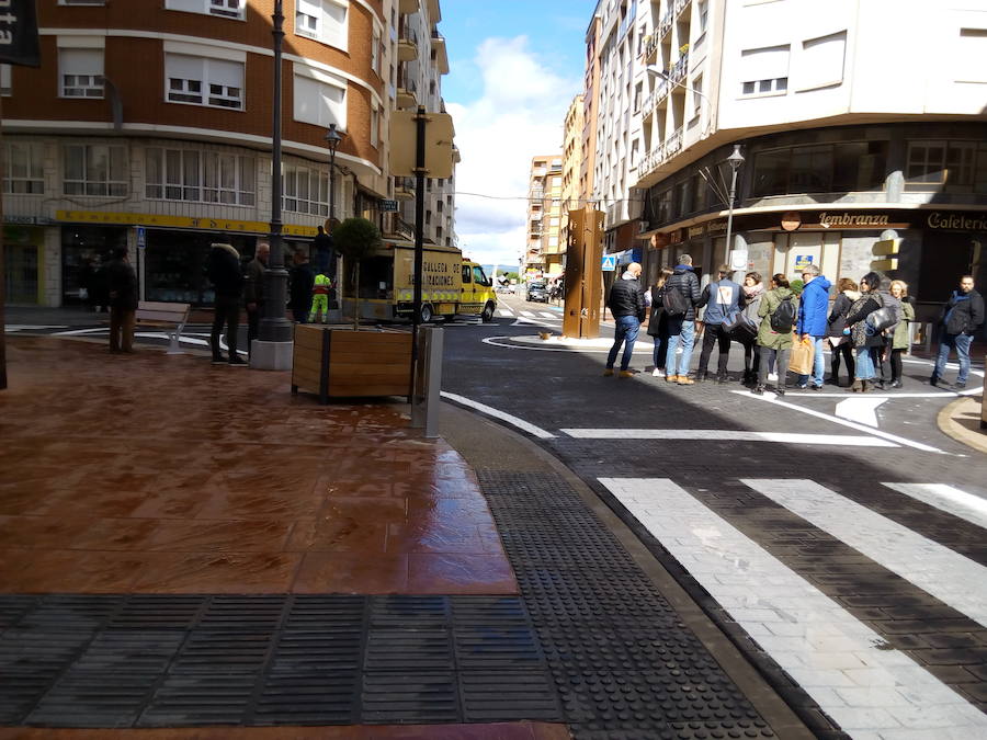 Fotos: La calle Camino de Santiago de Ponferrada estrena nueva imagen
