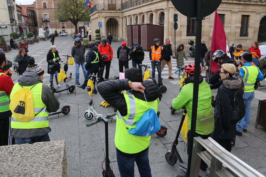 Fotos: Los patinetes eléctricos protestan en León