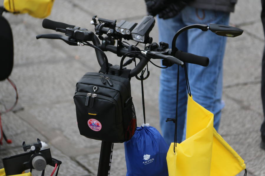 Fotos: Los patinetes eléctricos protestan en León