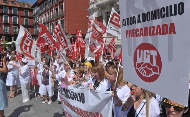 Manifestacion de los empleados de ayuda a domicilio en Valladolid.