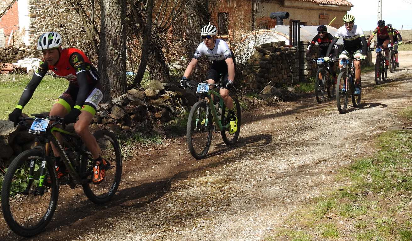 700 corredores se citan en la Power Race 2019 con la presencia de numeroso público y que ha tenido al exprofesional Santiago Blanco Gil como gran protagonista