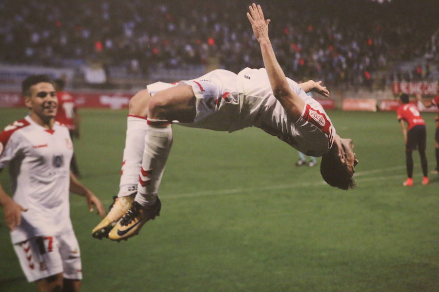 Inauguración de la exposición 'León Press Photo 2018'. En la imagen, intervención del comisario de la exposición, Saúl R. Arén