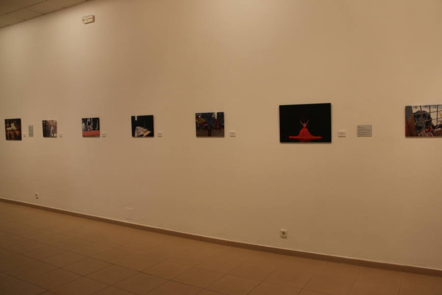 Inauguración de la exposición 'León Press Photo 2018'. En la imagen, intervención del comisario de la exposición, Saúl R. Arén