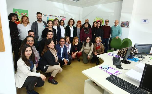 Foto de familia de los participantes y técnicos de la II Lanzadera de Empleo de Ponferrada.