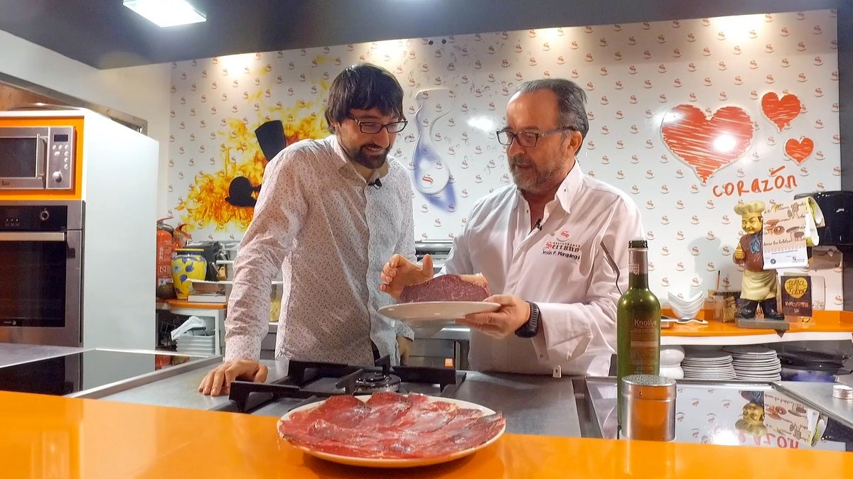 Leonoticias recorre la provincia para descubrir lo que esconden los productos de León avalados con un sello de calidad, en esta segunda parada conocemos la alubia de La Bañeza, la lenteja de Tierra de Campos, el pimiento de Fresno de la Vega, las mantecadas de Astorga y, como no, el emblema culinario de León