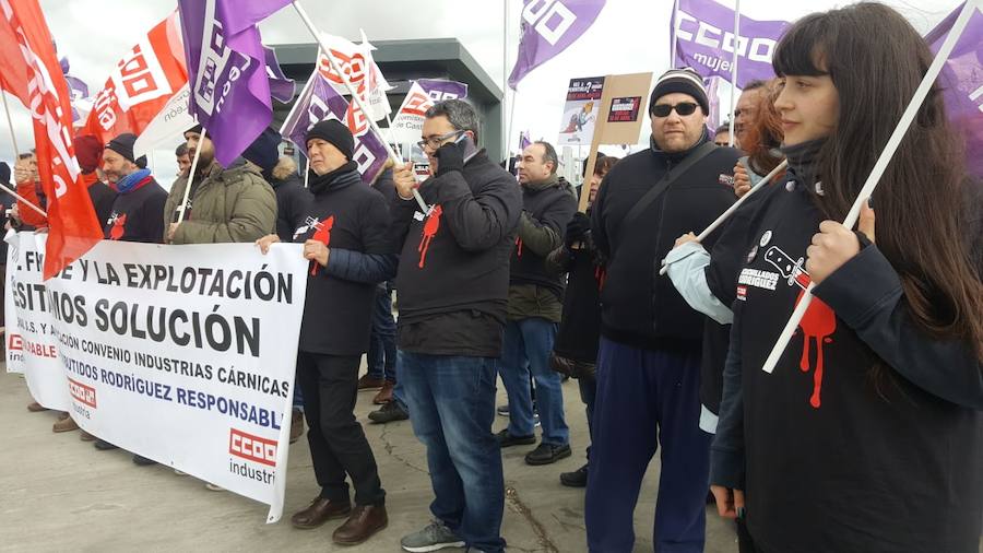 Fotos: Los trabajadores de Embutidos Rodríguez vuelven a la calle