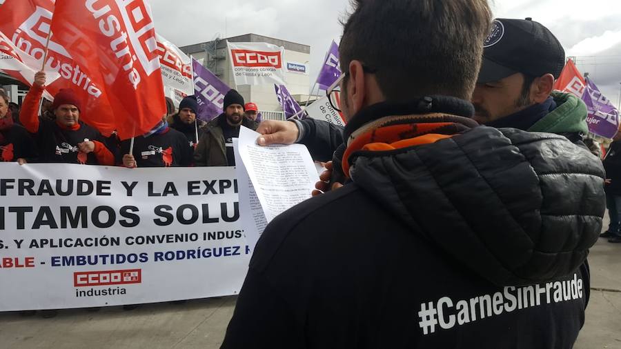 Fotos: Los trabajadores de Embutidos Rodríguez vuelven a la calle