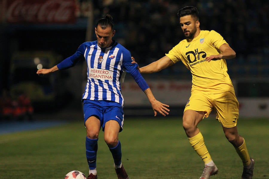 Fotos: Victoria de la Ponferradina ante el Navalcarnero (3-0)