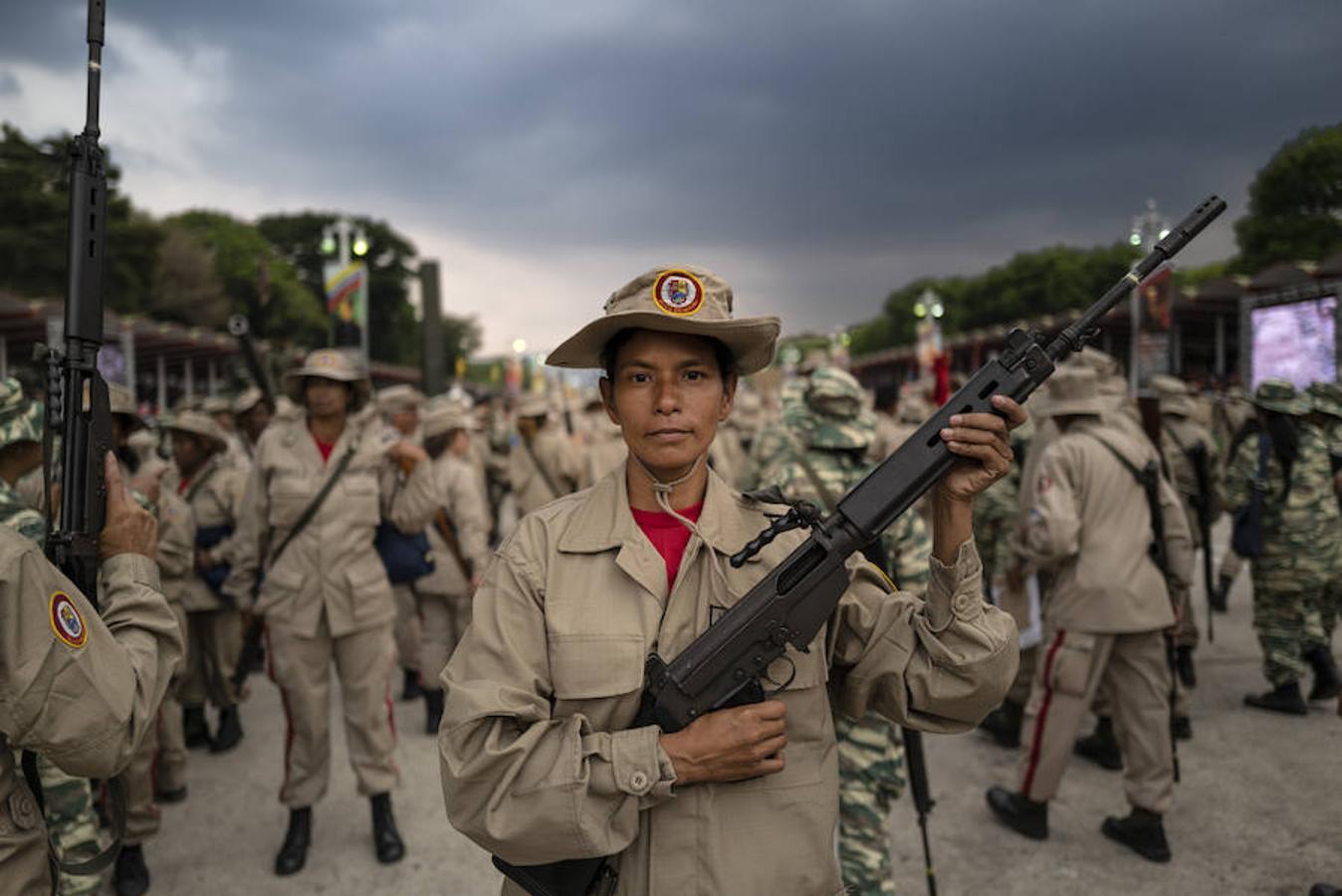 Milicianos de la Milicia Nacional Bolivariana creada por el difunto presidente Hugo Chavez Frías celebran el día de la Milicia en conmemoración de la victoria del contragolpe del 11 de Abril del 2002 contra el comandante Chavez. Más de dos millones de milicianos se concentraron a lo largo y ancho del territorio venezolano. 