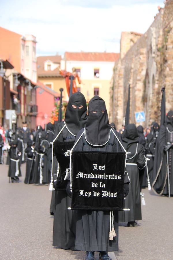 Fotos: Imágenes de la procesión del Cristo del Gran Poder en León