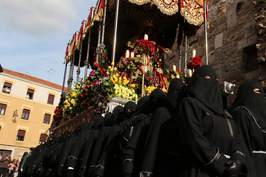 Fotos: Imágenes de la procesión del Cristo del Gran Poder en León