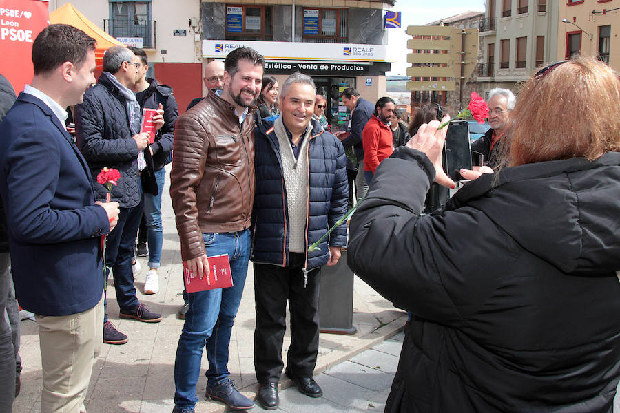 Fotos: El candidato del PSOE a la Presidencia de la Junta visita a Astorga