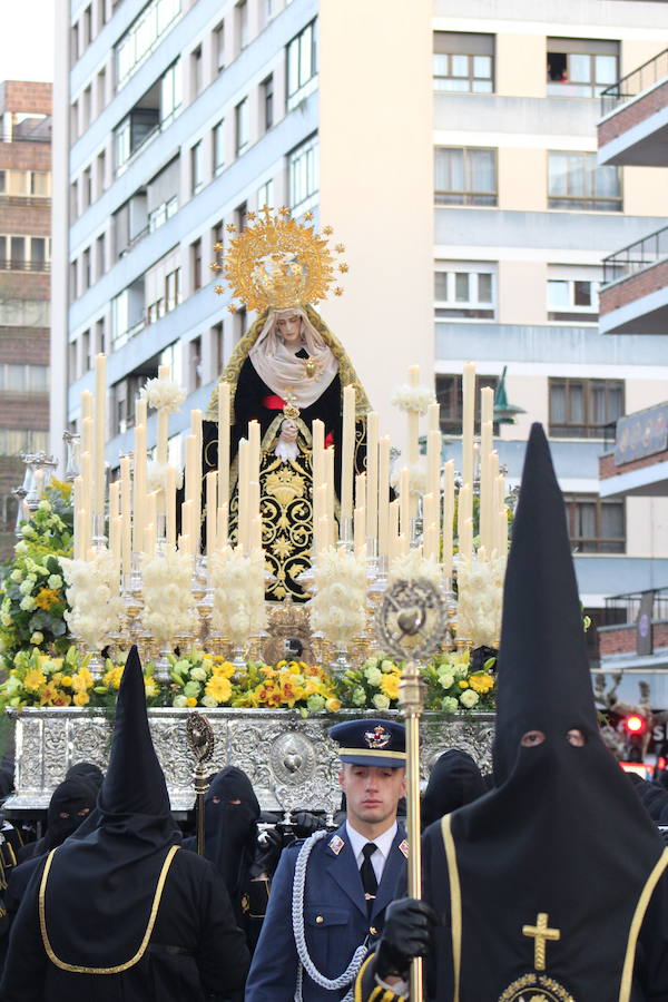 Fotos: Imágenes de la procesión del Dolor de Nuestra Madre