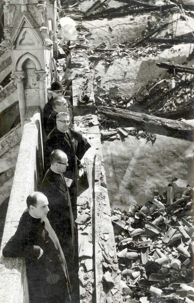 Mario González, hoy administrador de la Pulchra Leonina, recuerda como hace medio siglo ardía la Catedral de León, en la que hoy no quedan elementos de madera en la techumbre