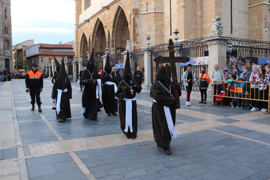 Fotos: Acto del Perdón en la Catedral de León