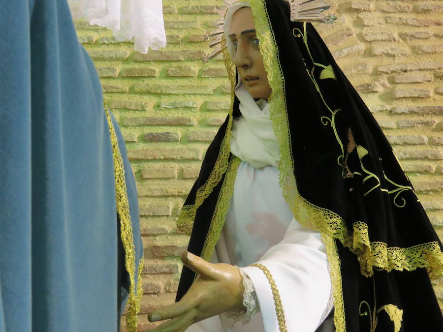 El Museo de Sahagún expuso estos días las imágenes que procesionarán este Viernes Santo, todas ellas, de la escuela castellana del siglo XVII: Jesús Nazareno con la cruz a cuestas; Jesús en el Gólgota, preparativos para la crucifixión; Las Tres Marías con San Juan; La Crucifixión con Longinos a caballo 'La lanzada'; El Descendimiento.