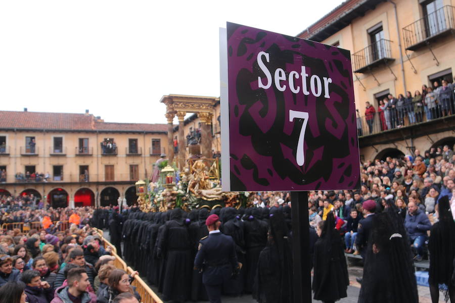 Fotos: Procesión de los Pasos en León