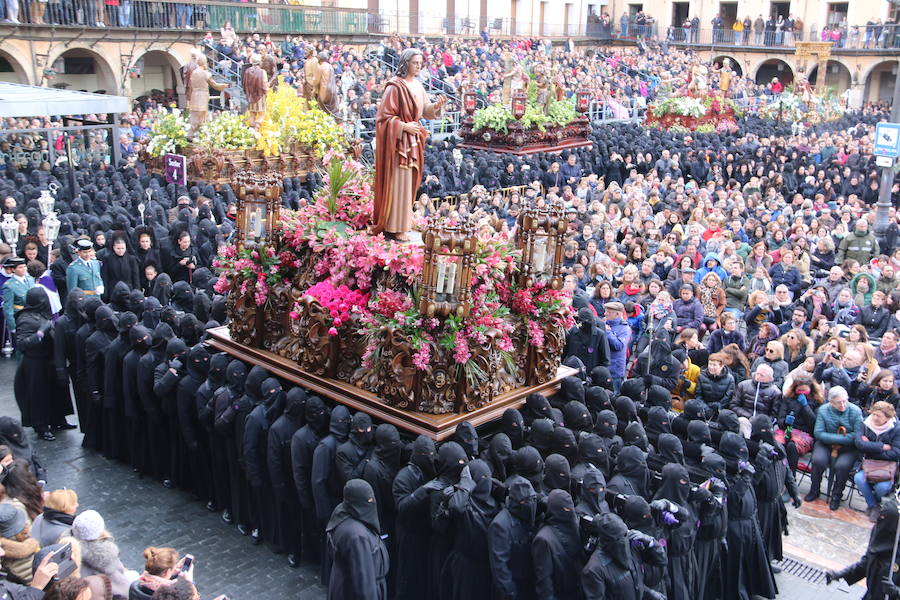 Fotos: Procesión de los Pasos en León