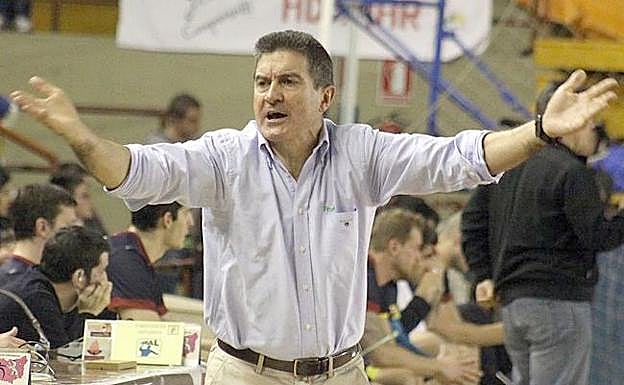 Manolo Cadenas, en su anterior etapa en el Ademar.