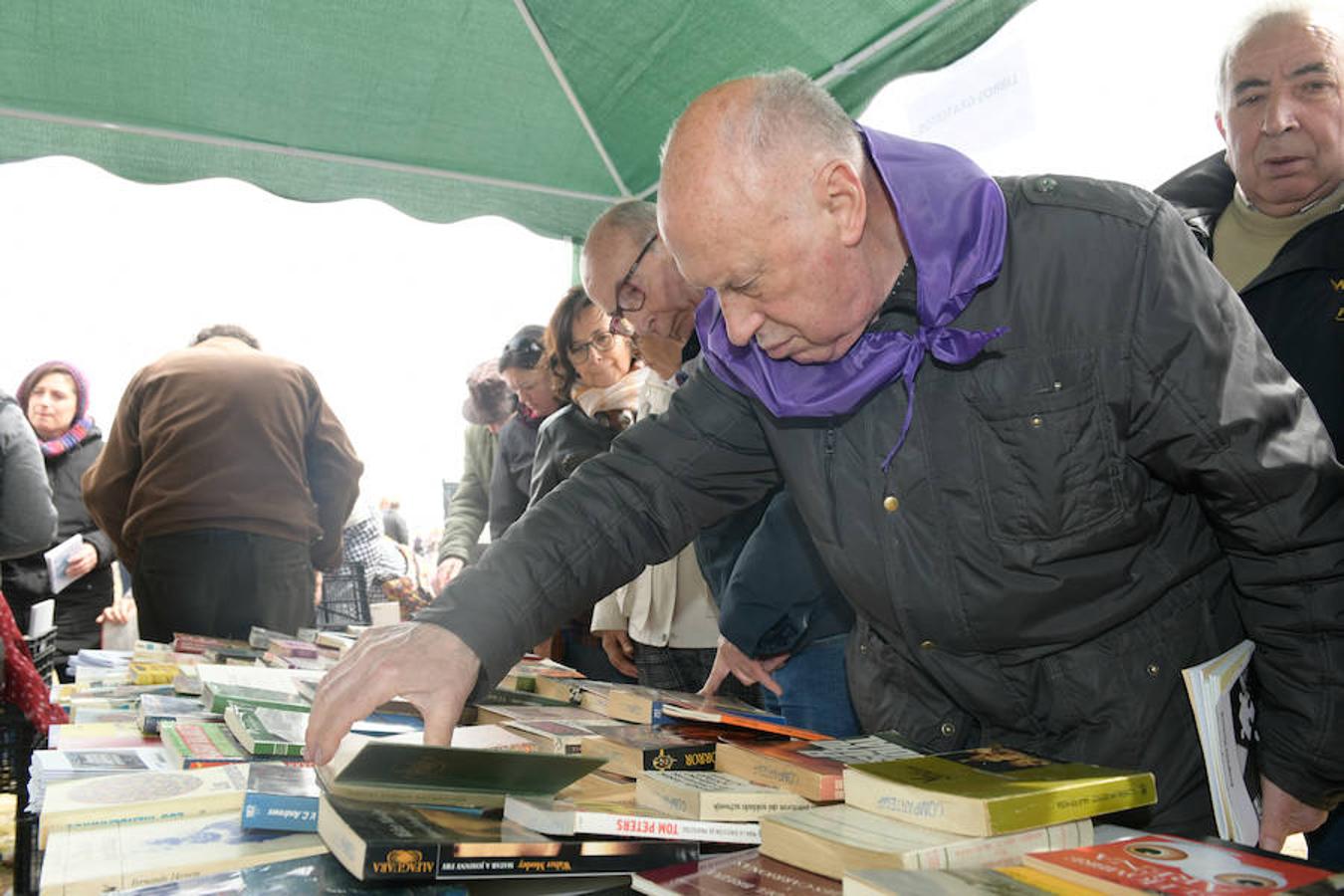 Los más de 13.000 asistentes a la campa de Villalar que celebraron el Día de Castilla y León disfrutaron de viandas y actuaciones de música