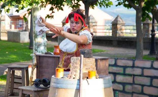 La compañía Dinamia Teatro repone su espactáculo de calle &#039;La taberna de Susa&#039; en la sala Río Selmo de Ponferrada