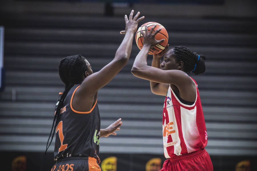 Fotos: Las imágenes del partido entre el Almería 64-58 Patatas Hijolusa