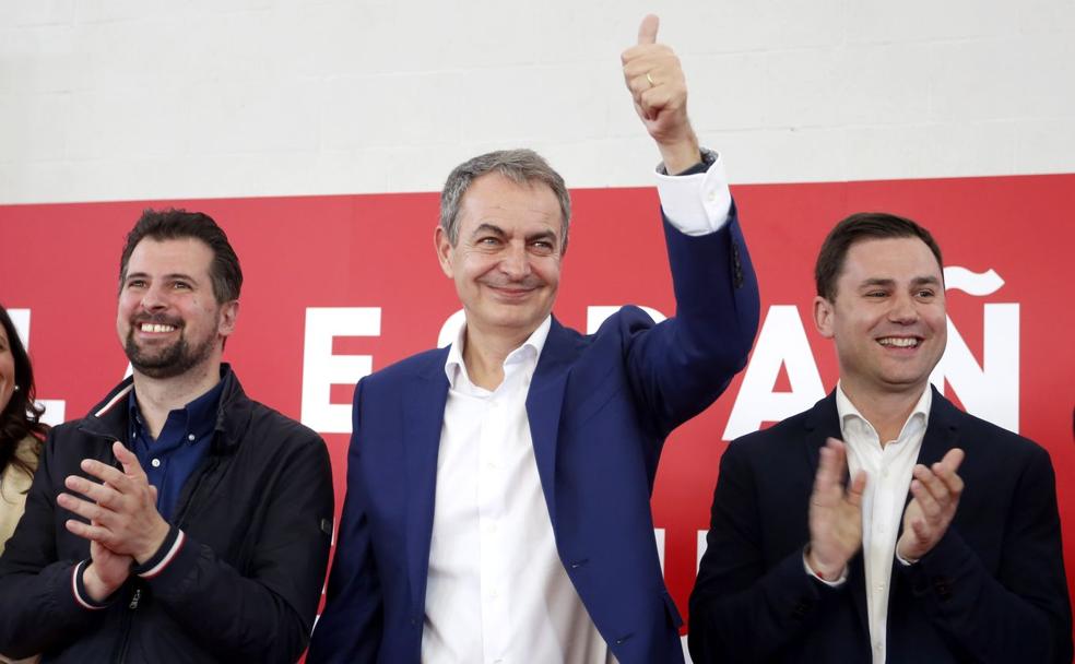 Tudanca, Zapatero y Cendón, este viernes, durante el cierre de campaña en León.