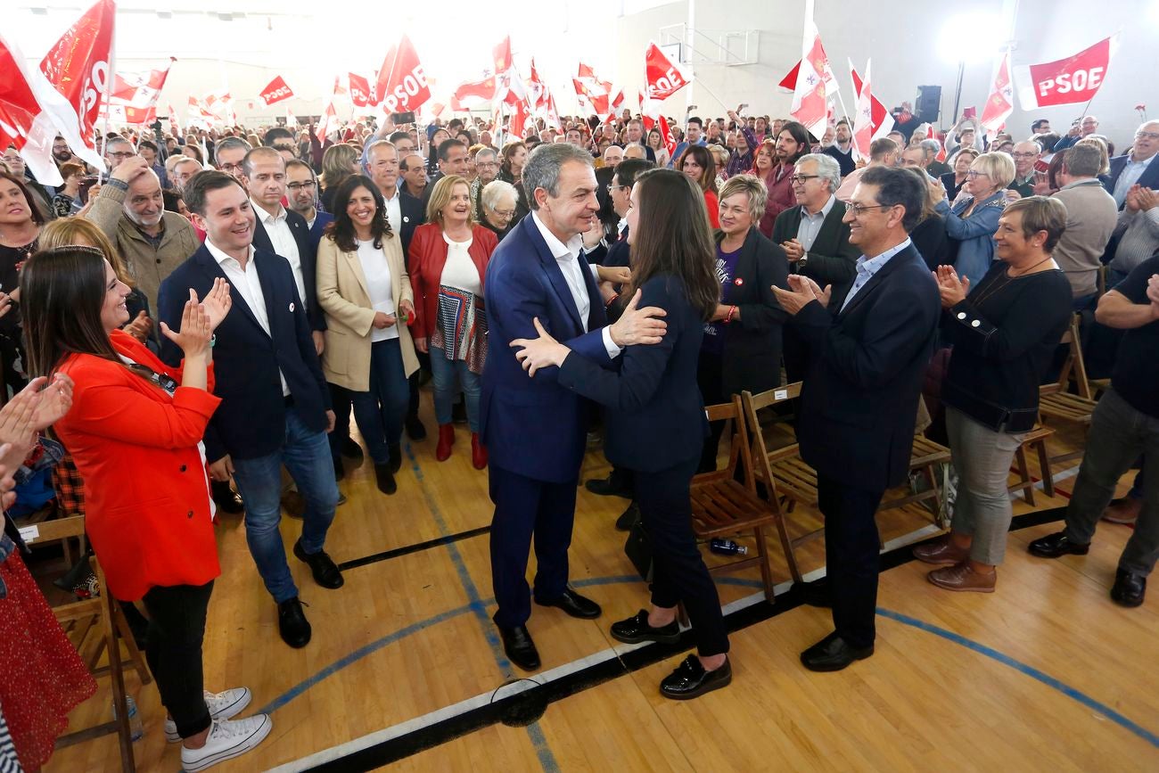 El expresidente del Gobierno José Luis Rodríguez Zapatero participa en el cierre de campaña del PSOE de Castilla y León en la capital leonesa. Junto a él, el cabeza de lista al Congreso, Javier Alfonso Cendón y el candidato a la presidencia de la Junta, Luis Tudanca