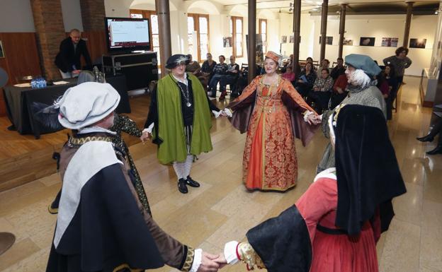 Imagen principal - El folclore leonés tiñe la capital de Historia